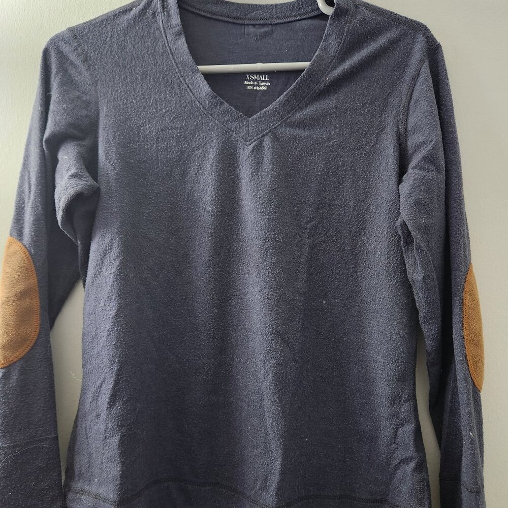 Chestnut Bay V Neck Shirt sz XS